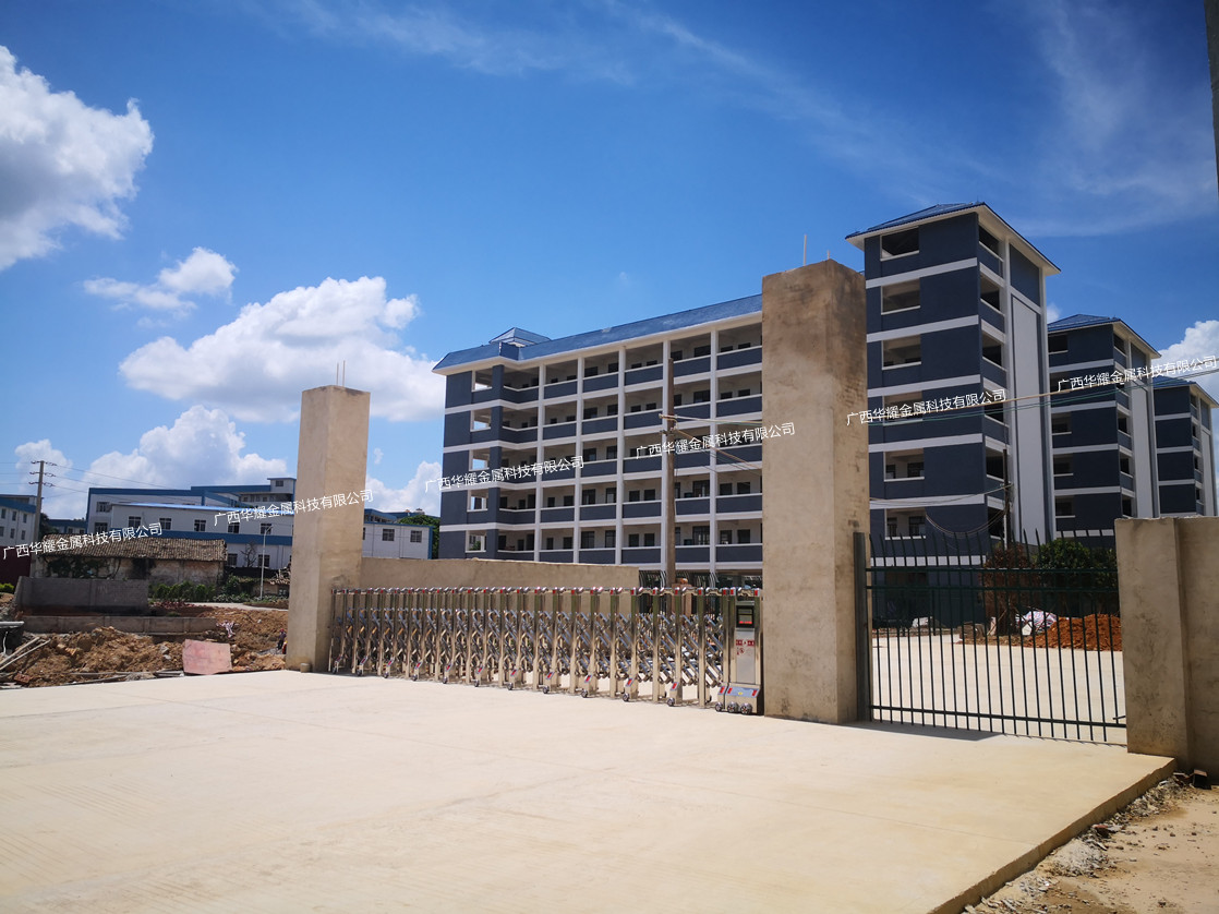 灵山正久集团高中部电动伸缩门安装案例 - 南宁电动伸缩门,电动门安装