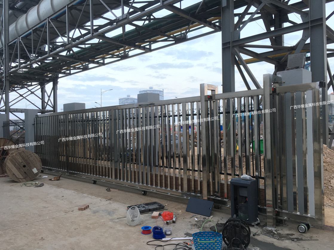 防城港柳钢基地不锈钢电动平移门安装案例 - 南宁电动伸缩门,电动门